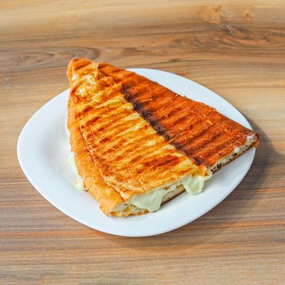 Sucuklu Kaşarlı Tost