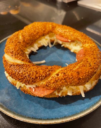Sucuklu Kaşarlı Simit Sandviç
