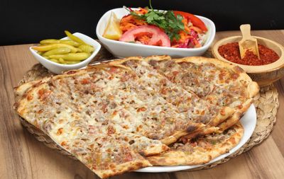 Kuşbaşı Kaşarlı Pide