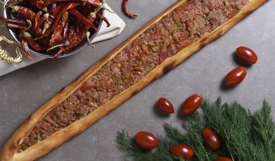 Kıymalı Kaşarlı Pide