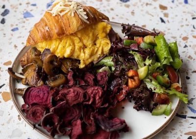 Egg & Mushroom Kruvasan