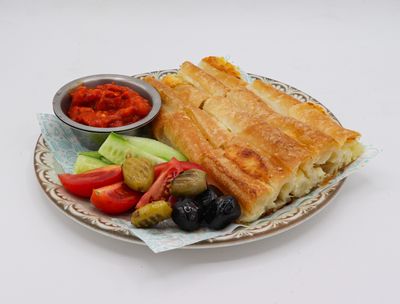Ezine Peynirli Göçmen Börek
