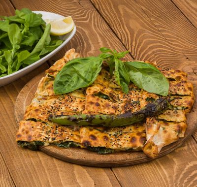 Ispanaklı Peynirli Pide