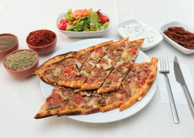 Kuşbaşılı Mantarlı Pide