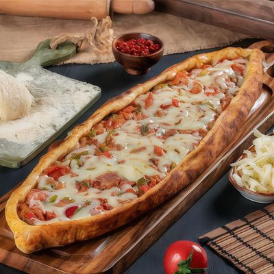 Kıymalı Kaşarlı Pide