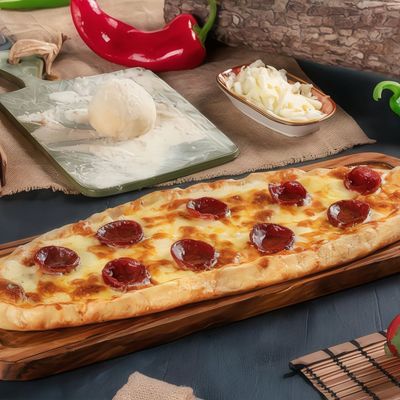 Sucuklu Kaşarlı Pide