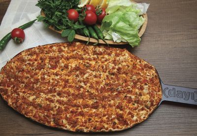 Sarımsaklı Lahmacun (Antep Usulü)