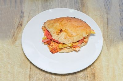 Tombik Ekmek Arası Tavuk Döner