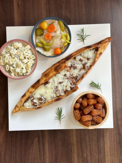 Kıymalı Kaşarlı Pide Menü