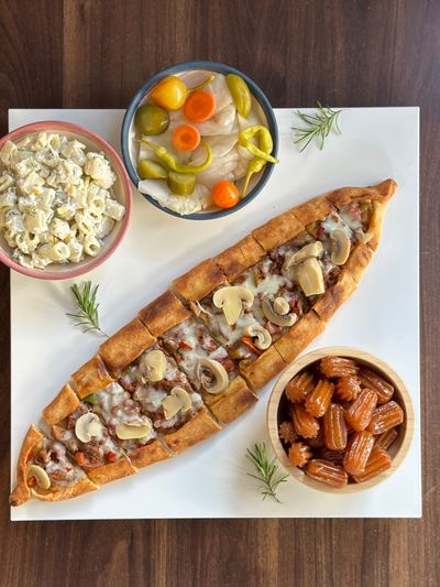 Kuşbaşılı & Kaşarlı & Mantarlı Pide Menü