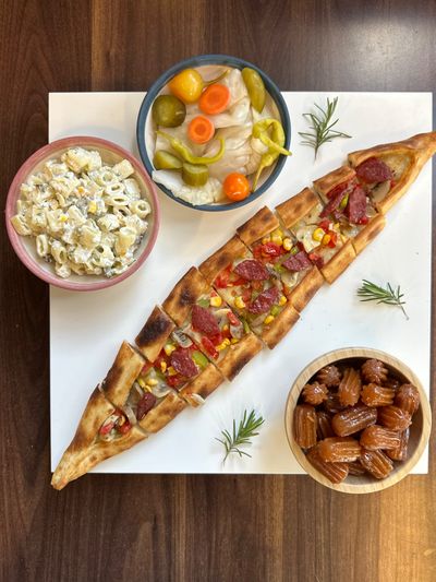 Pizza Da Neymiş Sucuklu Pide Menü