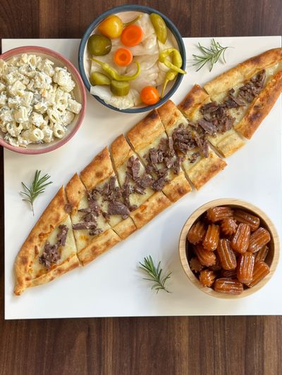 Kavurmalı Kaşarlı Pide (Uzun)