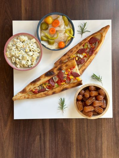 Pizza Da Neymiş Sucuklu Pide