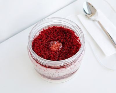 Frambuazlı Kırmızı Kek Parçacıklı Cup