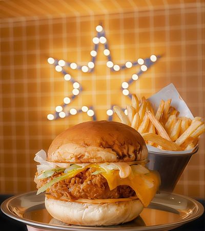 Coni Çıtır Cheddar Burger & Patates Kızartması