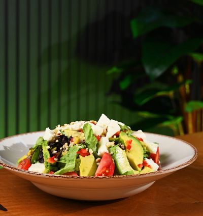 Avokado & Beyaz Peynirli Kinoa Salatası