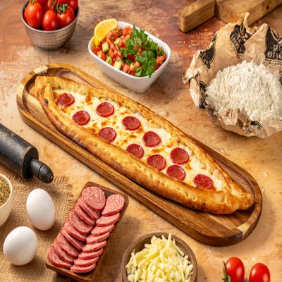 Sucuklu Kaşarlı Pide