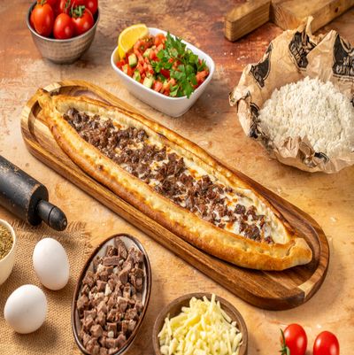 Kavurmalı Pide (Kapalı)