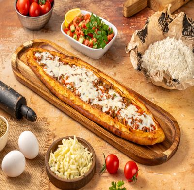 Kuşbaşılı Kaşarlı Pide