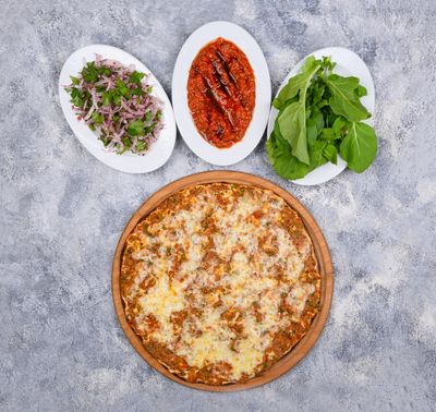 Kaşarlı Lahmacun