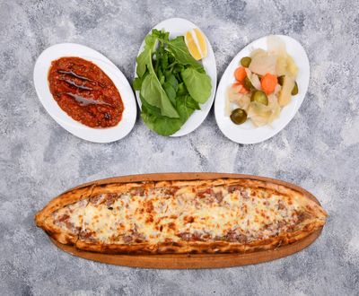 Kıyma & Kaşarlı Pide