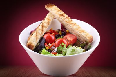 Kinoalı Izgara Tavuk Salata
