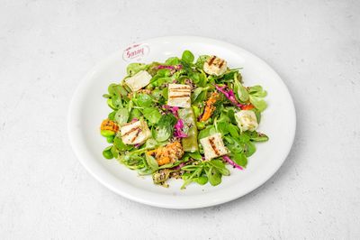 Semizotlu Hellim Peynirli Salata