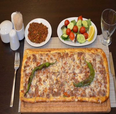 Kuşbaşılı Kaşarlı Pide