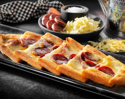 Kaşarlı Sucuklu Pide