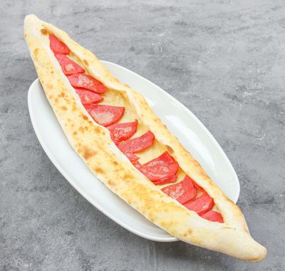 Sucuklu Pide
