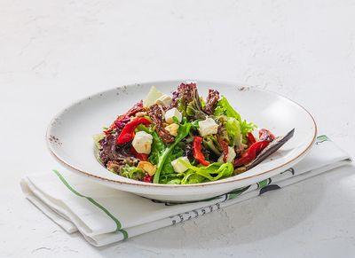 Keçi Peynirli Salata