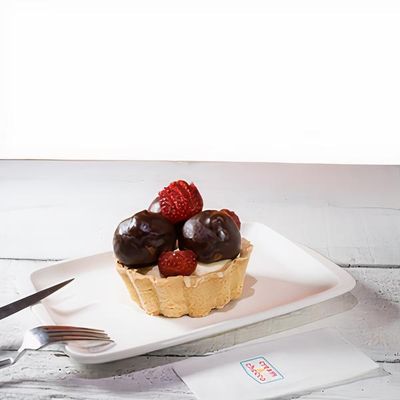 Çilekli Profiterollü Tart