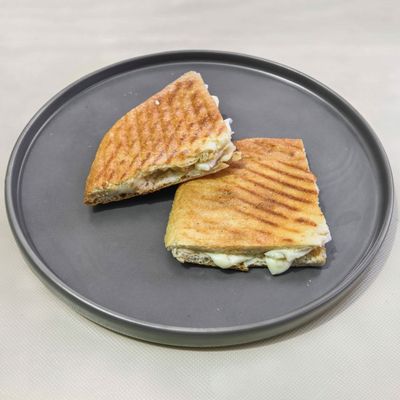 Yarım Ekmek Arası Dilli Kaşarlı Tost