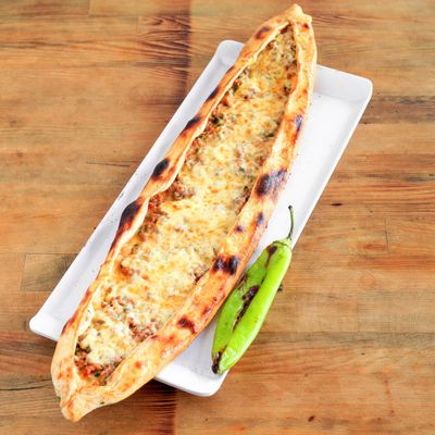 Kıymalı Kaşarlı Pide