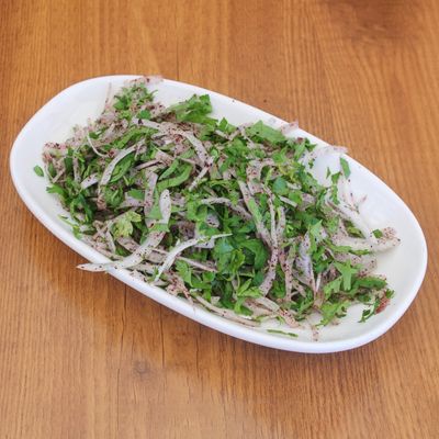 Sumaklı Soğan Salatası