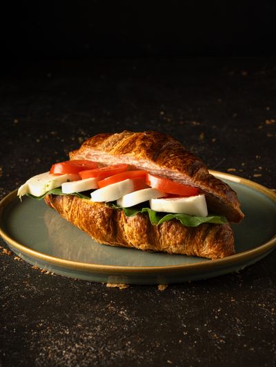Pesto Mozzarella Kruvasan