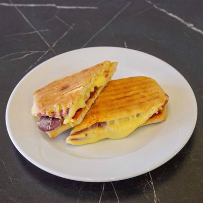 Siyez Ekmeğine Jambonlu & Kaşarlı Tost