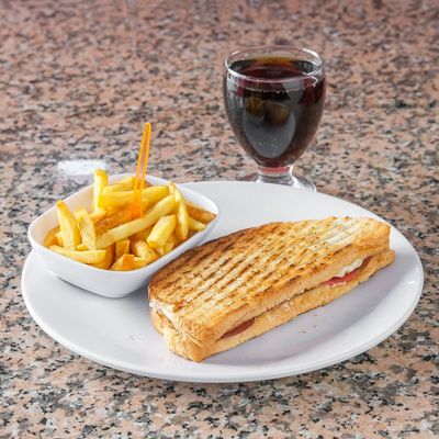 Ayvalık Tostu Menü