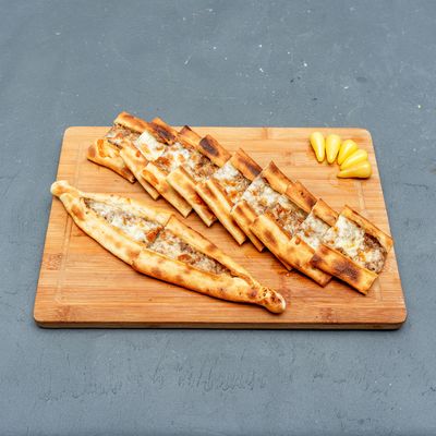 Kıymalı Kaşarlı Pide