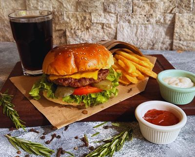 Mert Burger (160 gr.) Menü