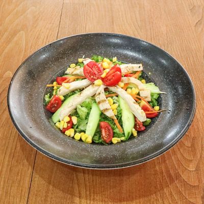 Izgara Tavuklu Salata