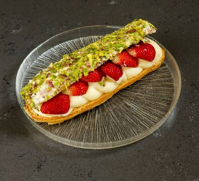 Pastacı Kremalı Çilekli Fransız Ekler