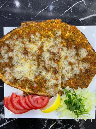 Kaşarlı Lahmacun
