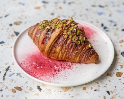 Antep Fıstıklı Kruvasan