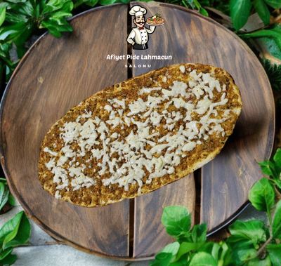 Kaşarlı Lahmacun