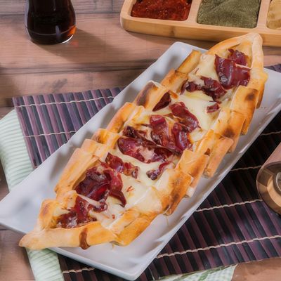 Pastırmalı Kaşarlı Pide