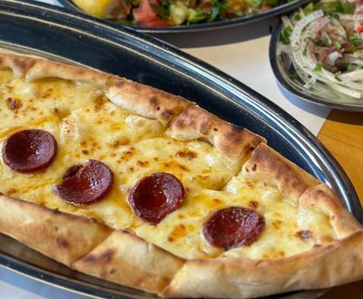 Kaşarlı Sucuklu Pide