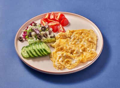 Çırpılmış Yumurtalı Kahvaltı Tabağı