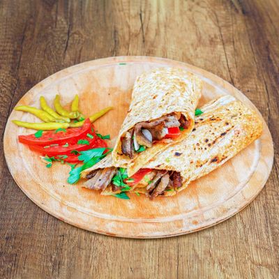 Soslu Soğanlı Kaşarlı Et Döner Dürüm