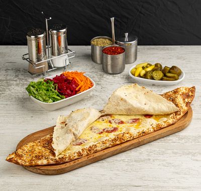 Sucuklu & Duble Kaşarlı Pideviç (Kapalı)